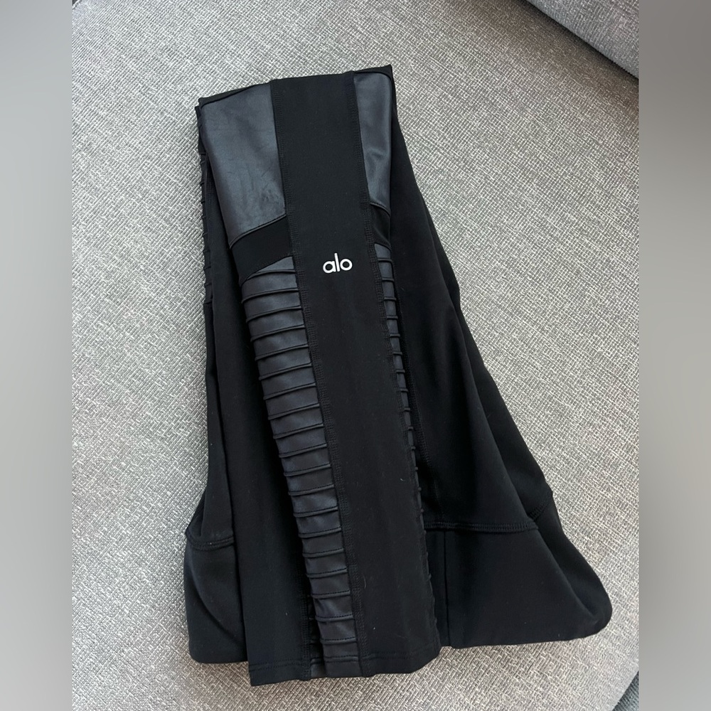 Alo Yoga Moto Legging